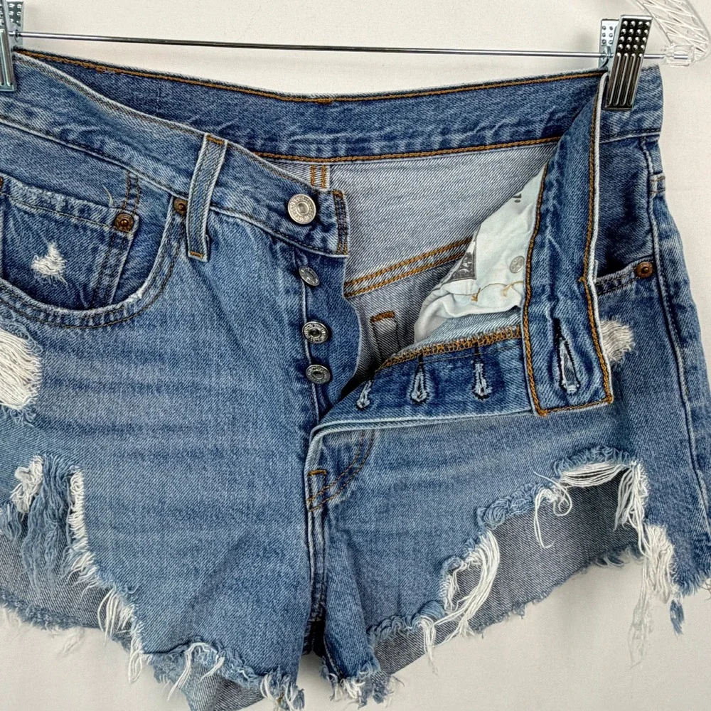 Levis 501 Original Cutoff Denim Shorts Size 28 Medium Wash Blue Excellent‎